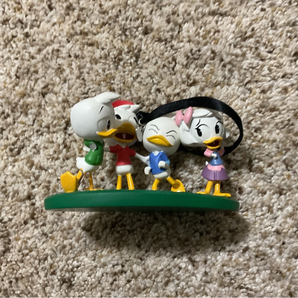Hallmark Duck Family Ornament (duck tales) // Broken slightly seen in photo/